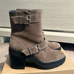 KENNETH COLE RHODE LUG SOLE BOOTIE - LIKE NEW - POLAR GRIP